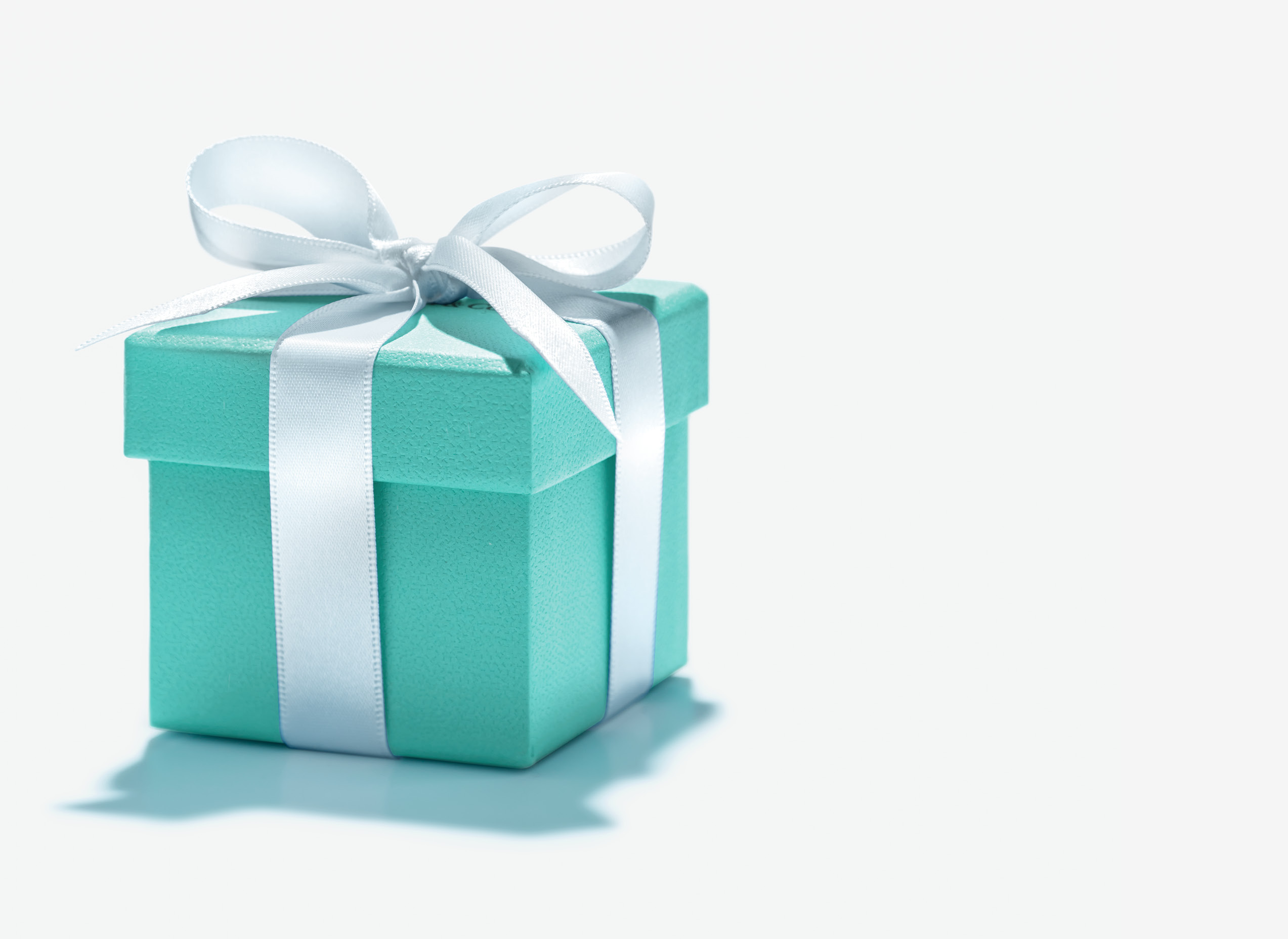 presents the woman onlne