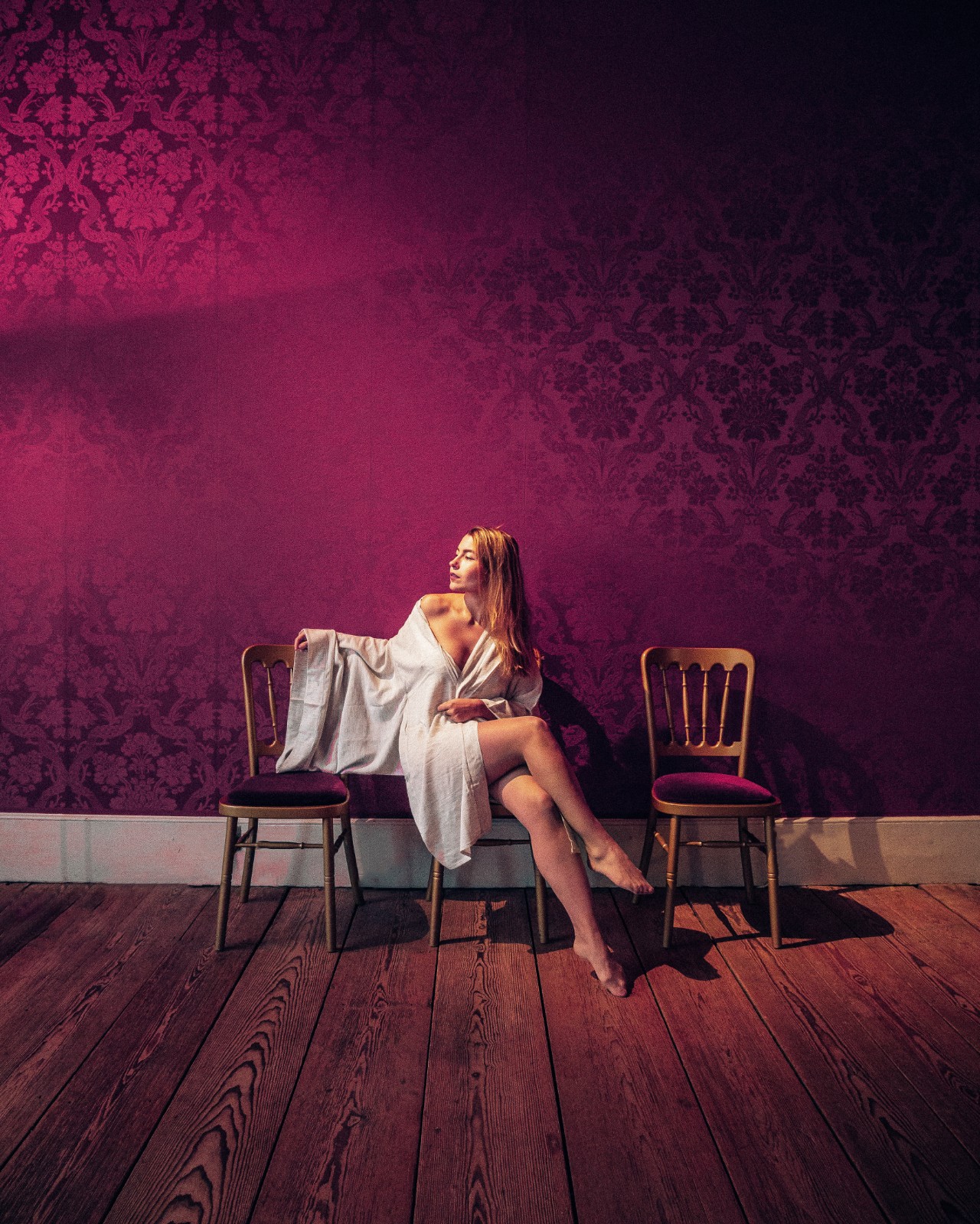 Olivia in linen in light kimono
