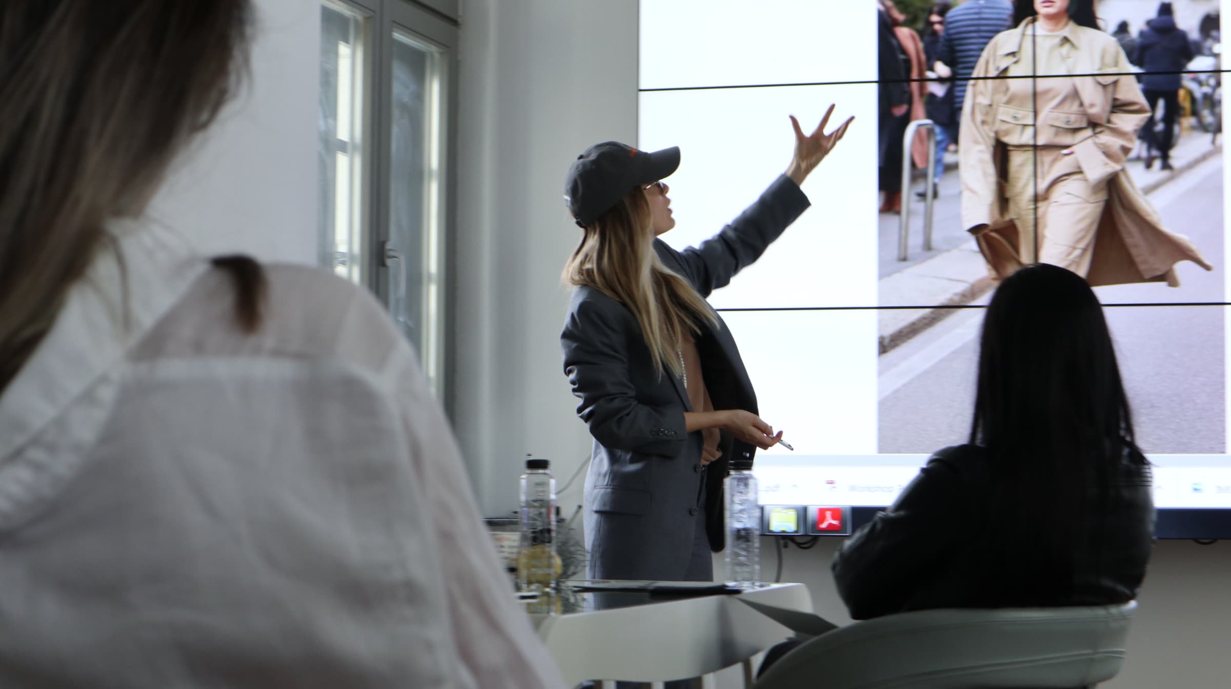Adriana Matei @Hypewit x The Woman (5)