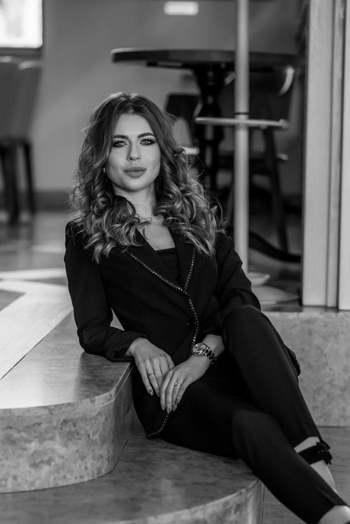 Izabela Corina Juncu, Fondator Notorious Stories x The Woman (7)
