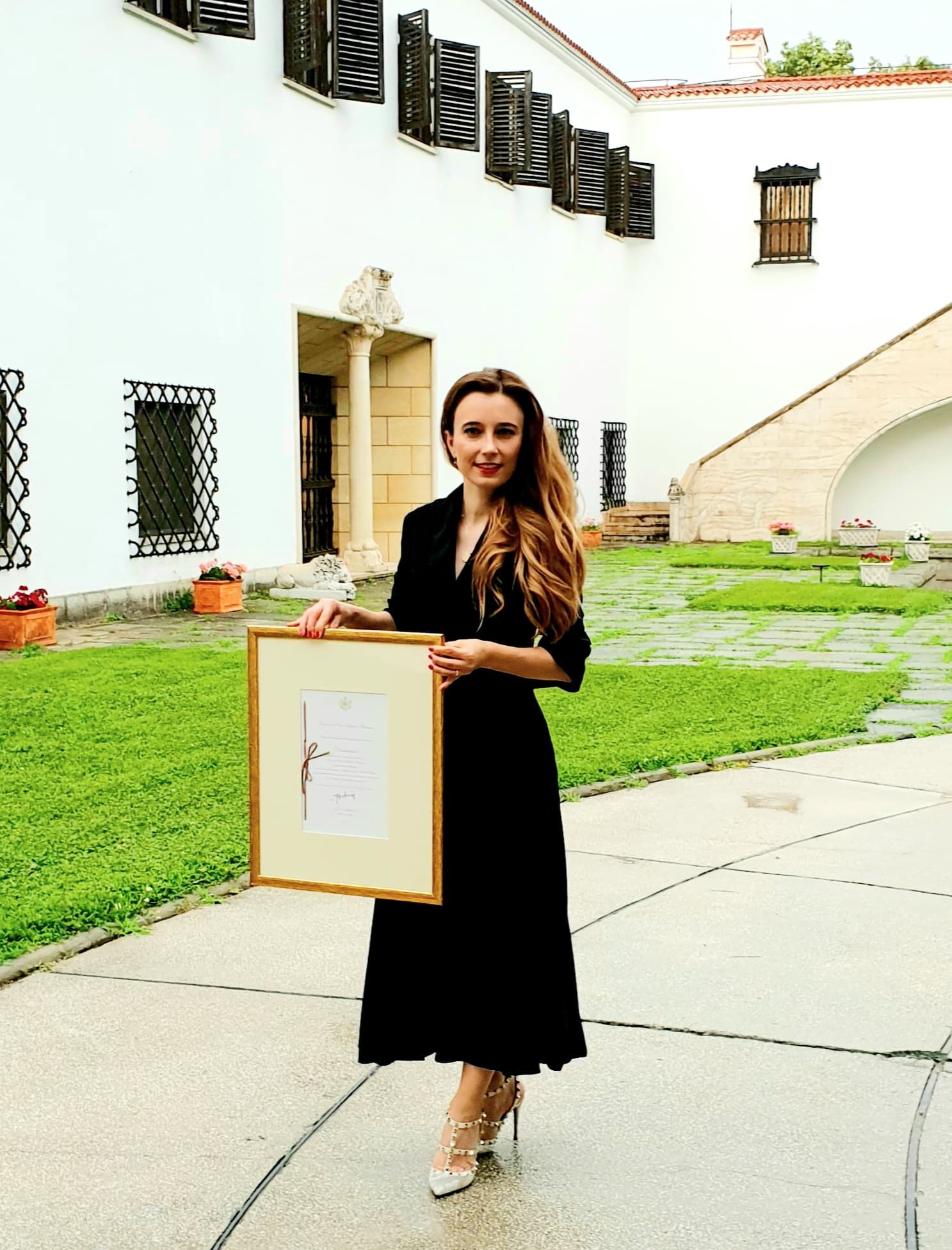 Mariana Velisarato, Director Executiv al Clinicilor DentalMed x The Woman (3) (1)