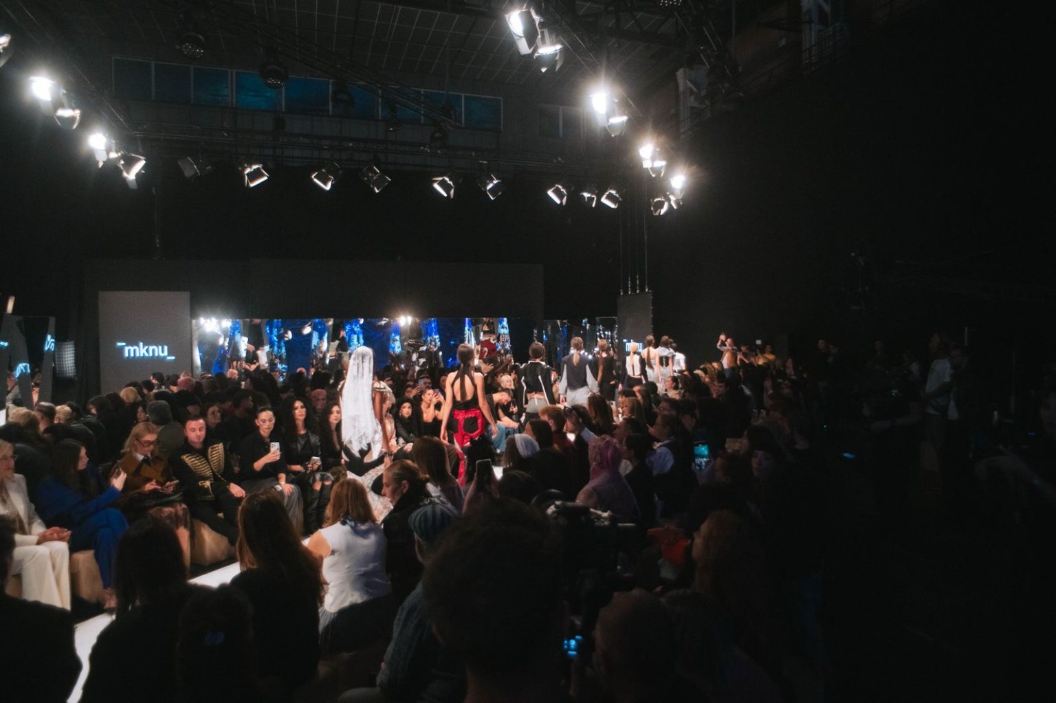 Romanian Fashion Week 2026: Colecțiile Romanian Designers au Încheiat ...